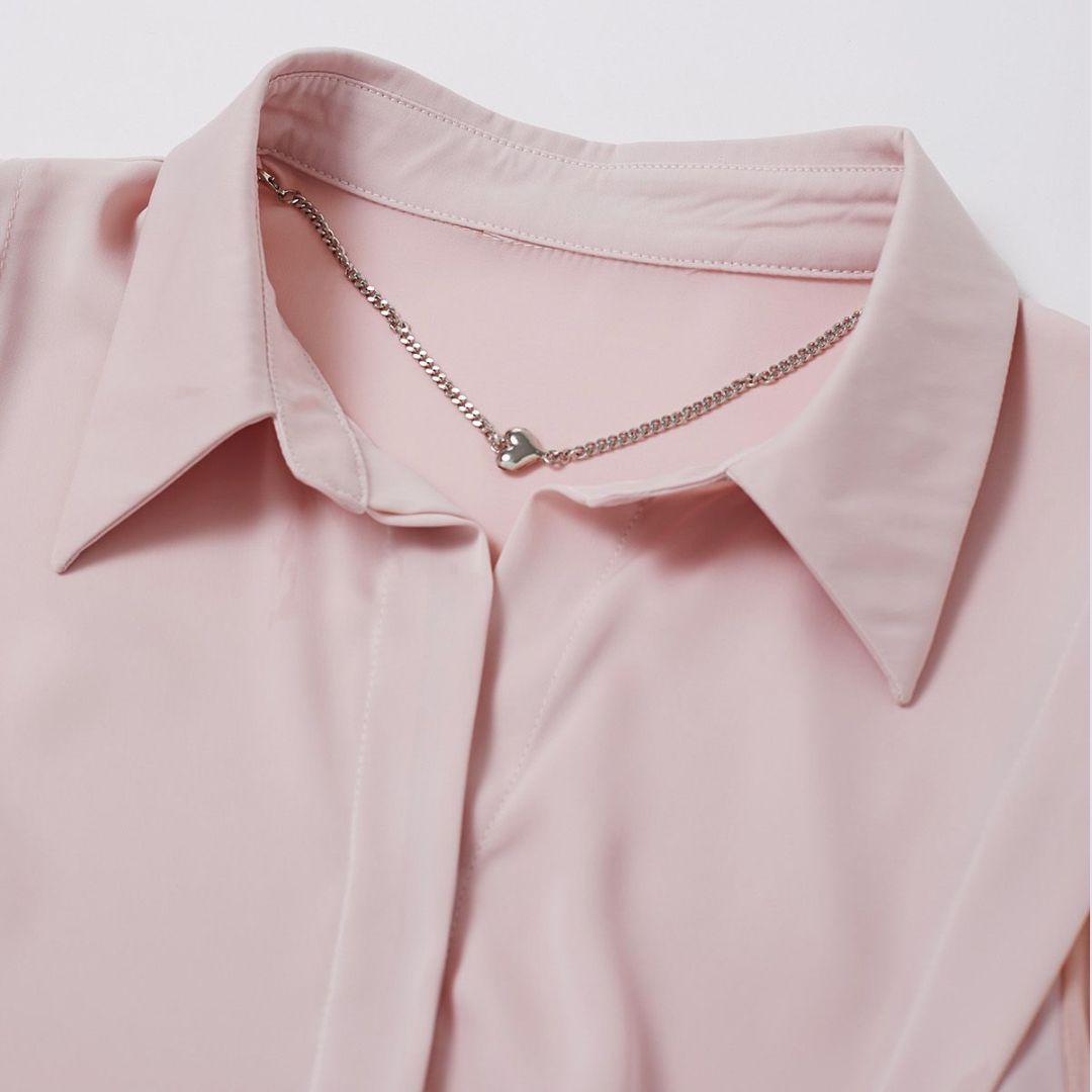 Josephine - Chemise chemisier soyeuse blush avec poignets boutonnés