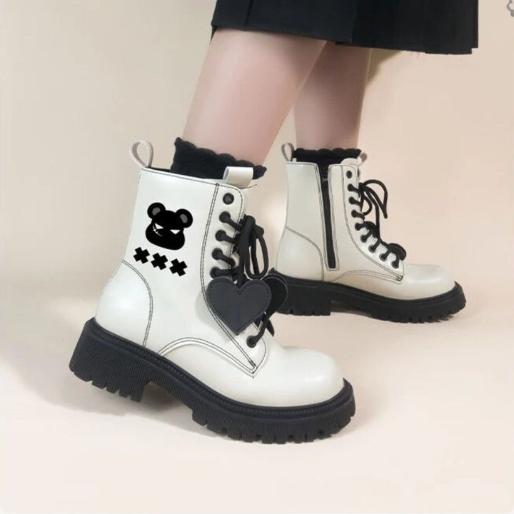 Felicity - Des bottes de combat chics avec un pendentif cœur et des accents ludiques